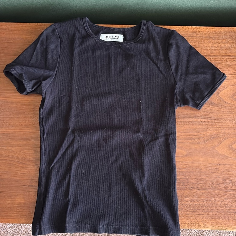 ROLLA’S black, ribbed t-shirt